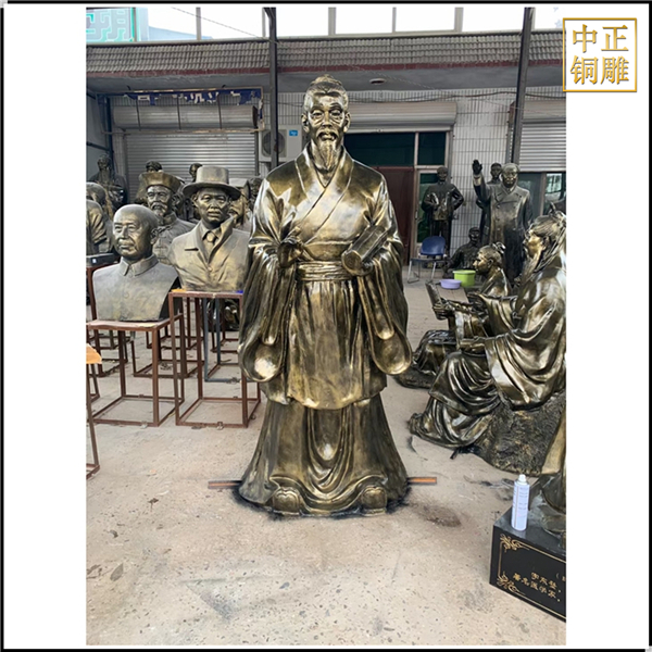 孔子手拿書卷銅雕塑.jpg